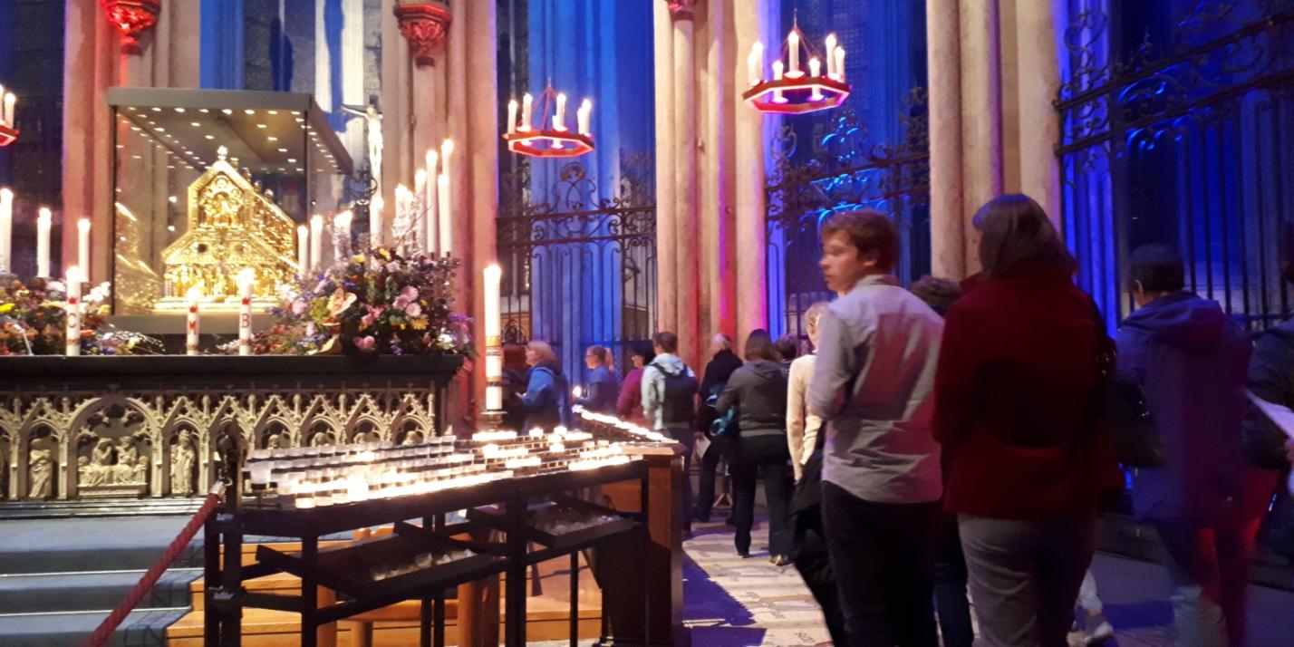 Bilder der Jugend im Dom im Rahmen der Dreikönigswallfahrt/Domwallfahrt