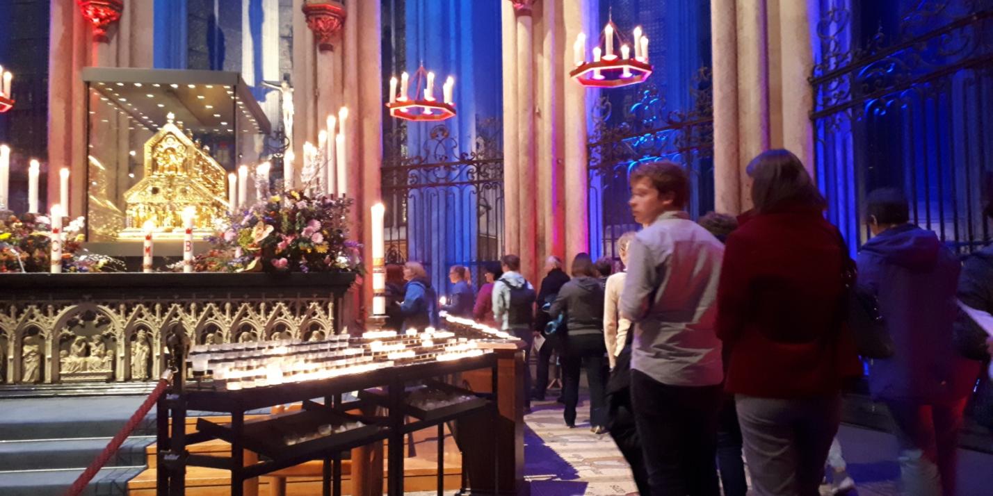 Bilder der Jugend im Dom im Rahmen der Dreikönigswallfahrt/Domwallfahrt